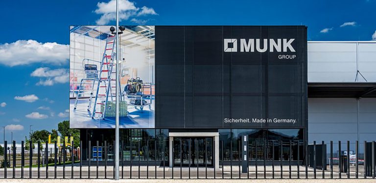 random Munk-9-890x575